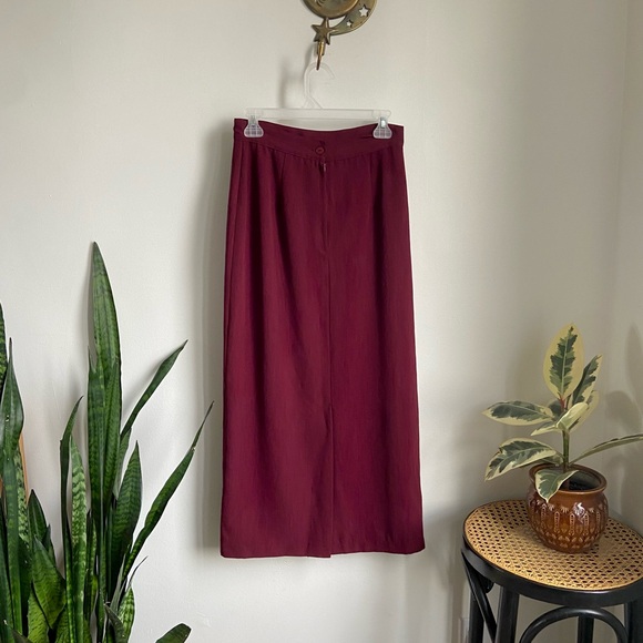 Long burgundy skirt - Picture 1 of 4